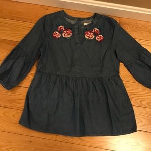 5 for $25 🛍️ NWT chambray and rose top